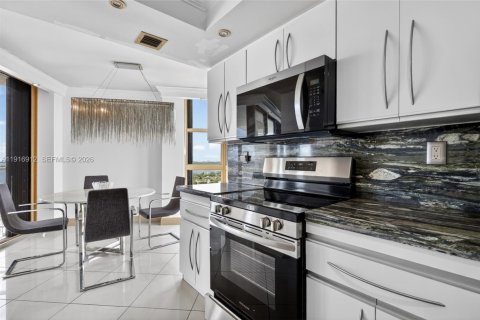 Copropriété à vendre à Miami, Floride: 2 chambres, 136.47 m2 № 2082550 - photo 16