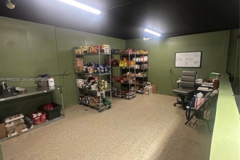 Купить коммерческую недвижимость в Майами, Флорида № 2058082 - фото 11