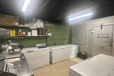 Купить коммерческую недвижимость в Майами, Флорида № 2058082 - фото 9