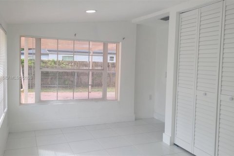 Casa en alquiler en Hollywood, Florida, 3 dormitorios, 103.86 m2 № 2057502 - foto 3