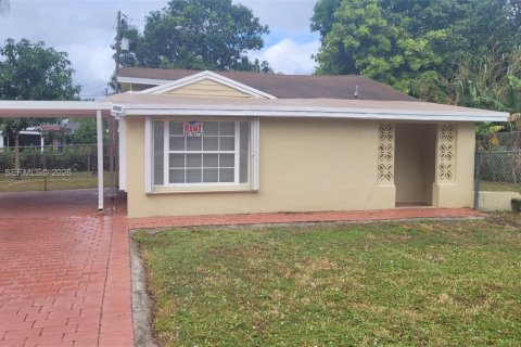 Casa en alquiler en Hollywood, Florida, 3 dormitorios, 103.86 m2 № 2057502 - foto 2