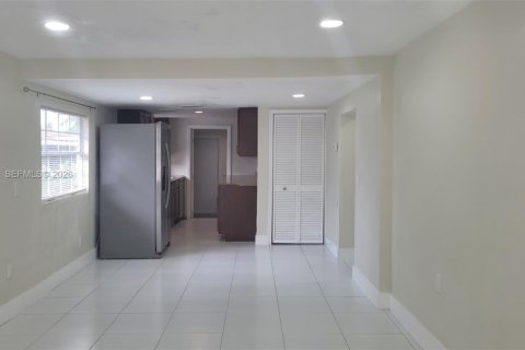 Casa en alquiler en Hollywood, Florida, 3 dormitorios, 103.86 m2 № 2057502 - foto 6