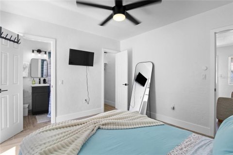 Duplex in Madeira Beach, Florida 2 bedrooms, 81.29 sq.m. № 2402721 - photo 10