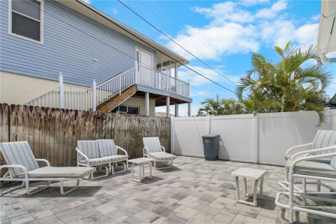 Duplex in Madeira Beach, Florida 2 bedrooms, 81.29 sq.m. № 2402721 - photo 24