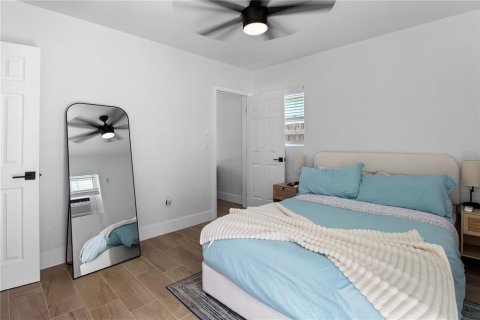 Duplex in Madeira Beach, Florida 2 bedrooms, 81.29 sq.m. № 2402721 - photo 9
