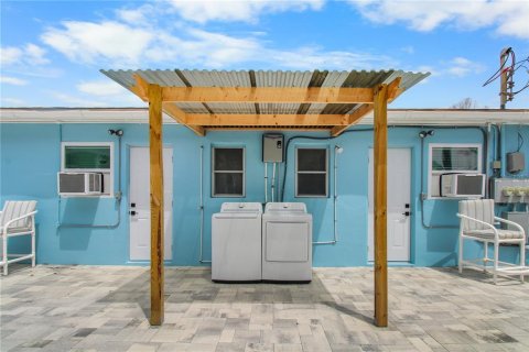 Duplex in Madeira Beach, Florida 2 bedrooms, 81.29 sq.m. № 2402721 - photo 23