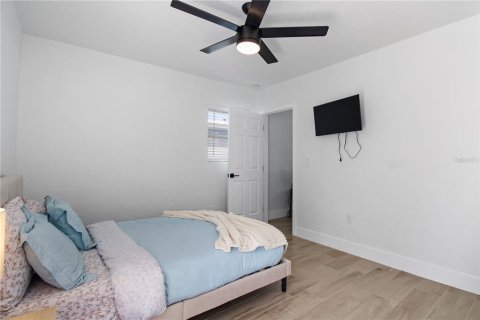 Duplex in Madeira Beach, Florida 2 bedrooms, 81.29 sq.m. № 2402721 - photo 18