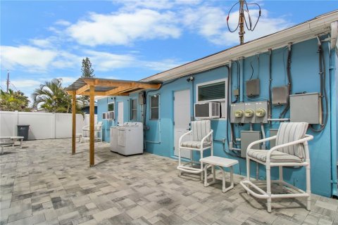 Duplex in Madeira Beach, Florida 2 bedrooms, 81.29 sq.m. № 2402721 - photo 20