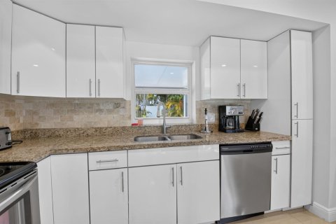 Villa ou maison à louer à Boca Raton, Floride: 3 chambres, 163.97 m2 № 2185294 - photo 13