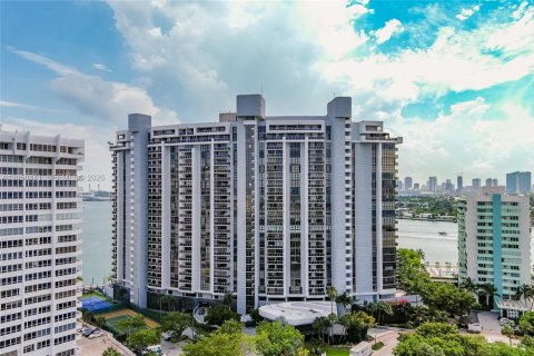 Copropriété à louer à Miami Beach, Floride: 3 chambres, 221.85 m2 № 2168154 - photo 2