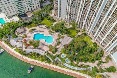 Copropriété à louer à Miami Beach, Floride: 3 chambres, 221.85 m2 № 2168154 - photo 3