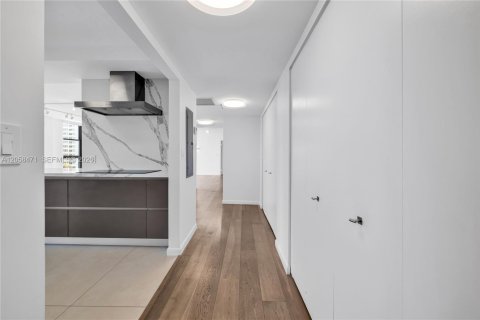 Copropriété à louer à Miami Beach, Floride: 3 chambres, 221.85 m2 № 2168154 - photo 15