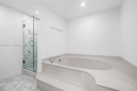 Copropriété à louer à Miami Beach, Floride: 3 chambres, 221.85 m2 № 2168154 - photo 26
