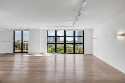 Copropriété à louer à Miami Beach, Floride: 3 chambres, 221.85 m2 № 2168154 - photo 4