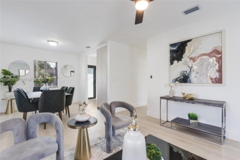 Villa ou maison à vendre à North Miami Beach, Floride: 3 chambres, 97.55 m2 № 2031479 - photo 5