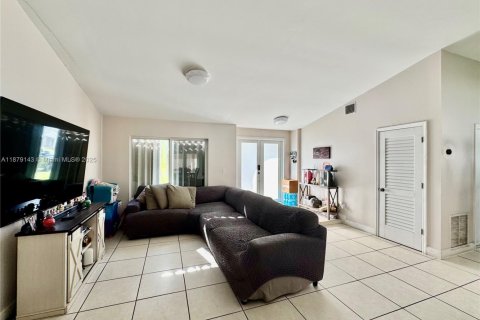 Casa en venta en Homestead, Florida, 3 dormitorios, 148.46 m2 № 1981310 - foto 9