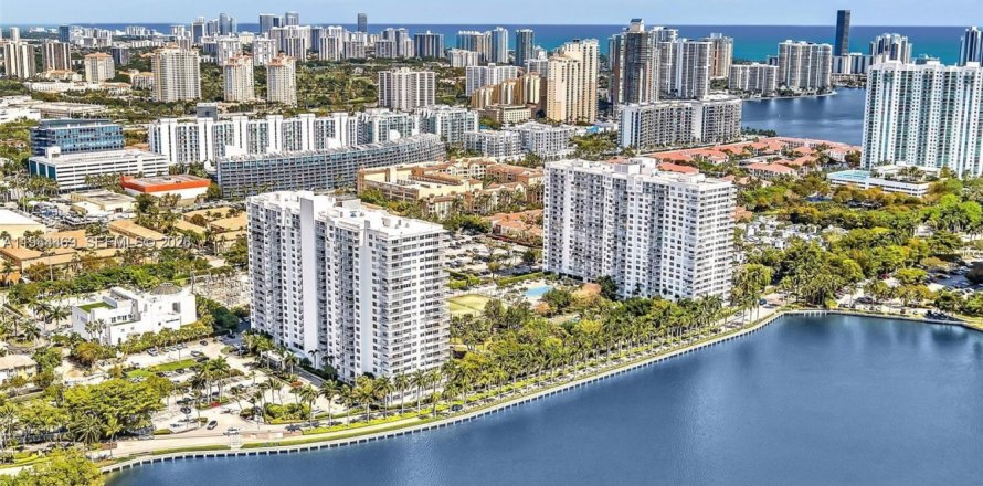 Кондоминиум с 2 спальнями в Авентура, Флорида № 2027524