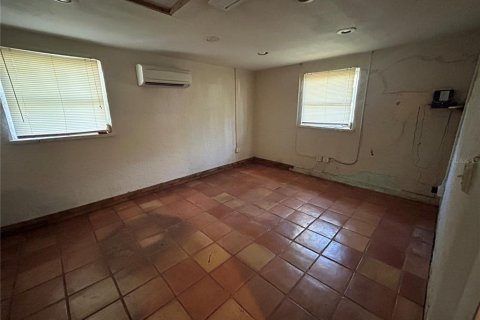 House in New Port Richey, Florida 3 bedrooms, 295.62 sq.m. № 1540363 - photo 10