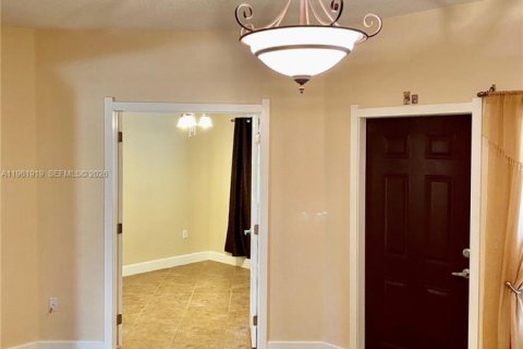 Adosado en alquiler en Hialeah Gardens, Florida, 4 dormitorios, 145.67 m2 № 2025420 - foto 8