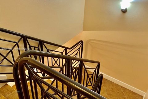 Adosado en alquiler en Hialeah Gardens, Florida, 4 dormitorios, 145.67 m2 № 2025420 - foto 13