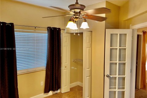 Adosado en alquiler en Hialeah Gardens, Florida, 4 dormitorios, 145.67 m2 № 2025420 - foto 9