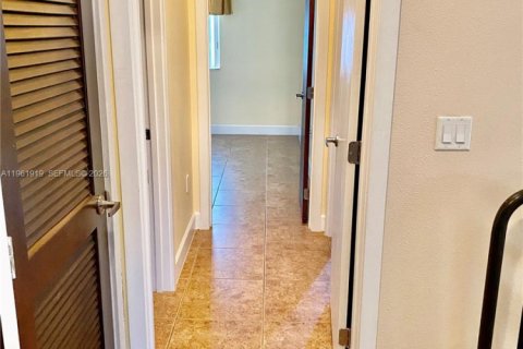 Adosado en alquiler en Hialeah Gardens, Florida, 4 dormitorios, 145.67 m2 № 2025420 - foto 16