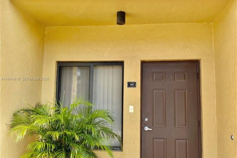 Adosado en alquiler en Hialeah Gardens, Florida, 4 dormitorios, 145.67 m2 № 2025420 - foto 4