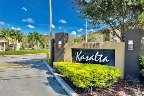 Adosado en alquiler en Hialeah Gardens, Florida, 4 dormitorios, 145.67 m2 № 2025420 - foto 2