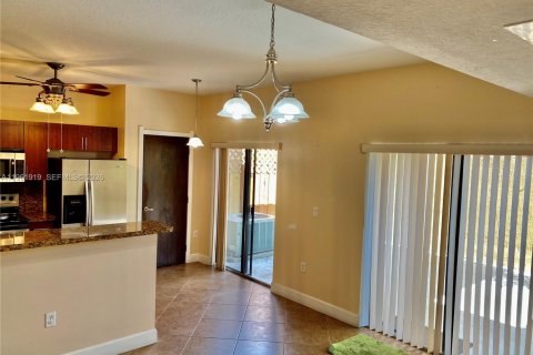 Adosado en alquiler en Hialeah Gardens, Florida, 4 dormitorios, 145.67 m2 № 2025420 - foto 7