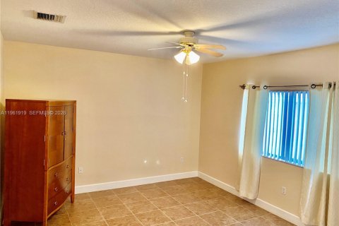 Adosado en alquiler en Hialeah Gardens, Florida, 4 dormitorios, 145.67 m2 № 2025420 - foto 17