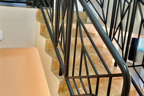 Adosado en alquiler en Hialeah Gardens, Florida, 4 dormitorios, 145.67 m2 № 2025420 - foto 14