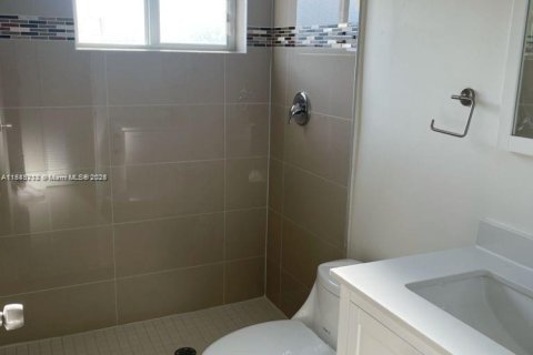 Casa en alquiler en Miami, Florida, 3 dormitorios, 112.41 m2 № 1929980 - foto 9