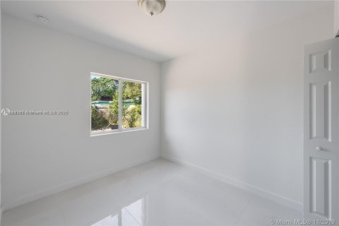 Casa en alquiler en Miami, Florida, 3 dormitorios, 112.41 m2 № 1929980 - foto 8