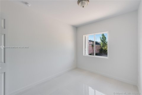 Casa en alquiler en Miami, Florida, 3 dormitorios, 112.41 m2 № 1929980 - foto 7