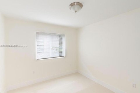 Casa en alquiler en Miami, Florida, 3 dormitorios, 112.41 m2 № 1929980 - foto 5