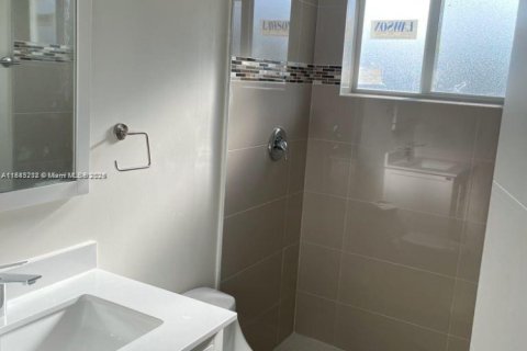 Casa en alquiler en Miami, Florida, 3 dormitorios, 112.41 m2 № 1929980 - foto 6