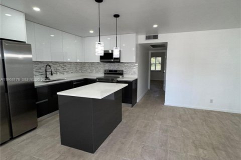 Condo in Deerfield Beach, Florida, 2 bedrooms  № 2036561 - photo 5