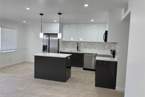Condo in Deerfield Beach, Florida, 2 bedrooms  № 2036561 - photo 4