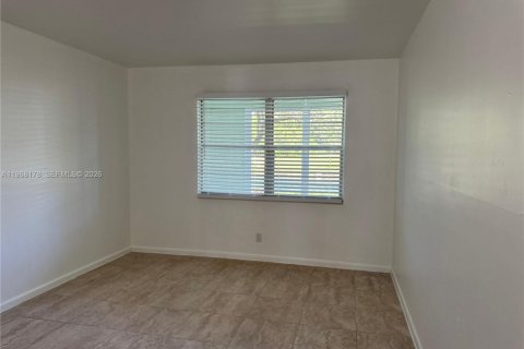 Condo in Deerfield Beach, Florida, 2 bedrooms  № 2036561 - photo 9