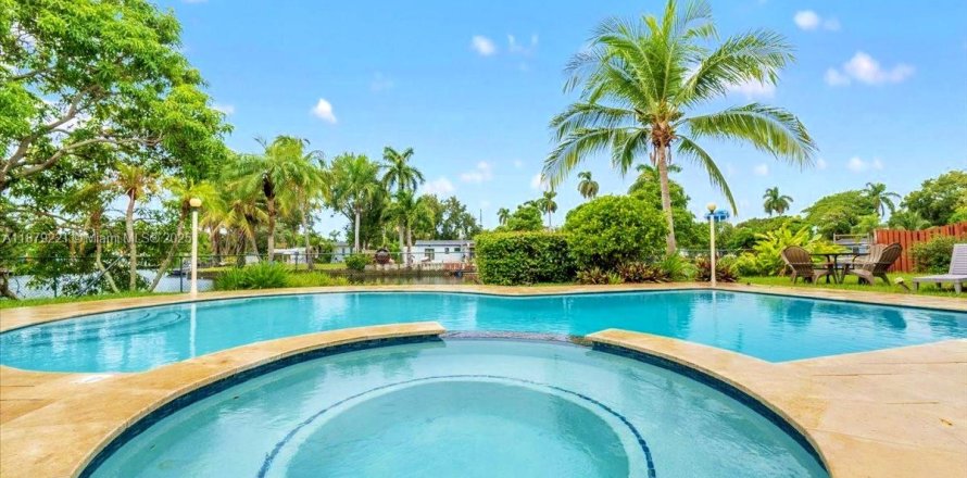 Casa en Hollywood, Florida 3 dormitorios, 130.06 m2 № 1929319