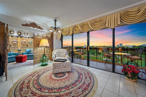 Condo in West Palm Beach, Florida, 3 bedrooms  № 2429964 - photo 23