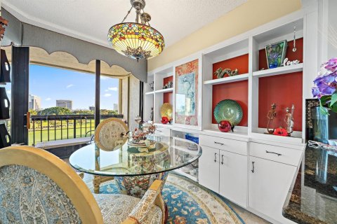 Condo in West Palm Beach, Florida, 3 bedrooms  № 2429964 - photo 8