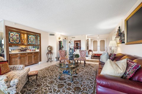 Condo in West Palm Beach, Florida, 3 bedrooms  № 2429964 - photo 17