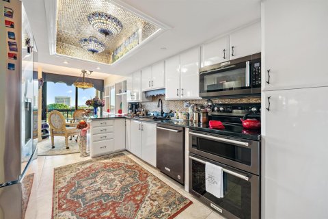 Condo in West Palm Beach, Florida, 3 bedrooms  № 2429964 - photo 7