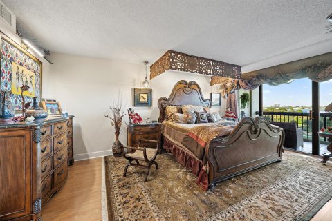 Condo in West Palm Beach, Florida, 3 bedrooms  № 2429964 - photo 9