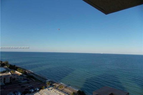 Copropriété à louer à Hallandale Beach, Floride: 2 chambres, 92.9 m2 № 1806218 - photo 2