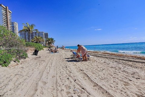 Copropriété à louer à Hallandale Beach, Floride: 2 chambres, 92.9 m2 № 1806218 - photo 5