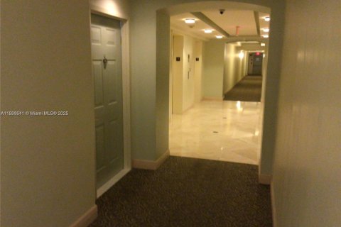 Copropriété à louer à Hallandale Beach, Floride: 2 chambres, 92.9 m2 № 1806218 - photo 11