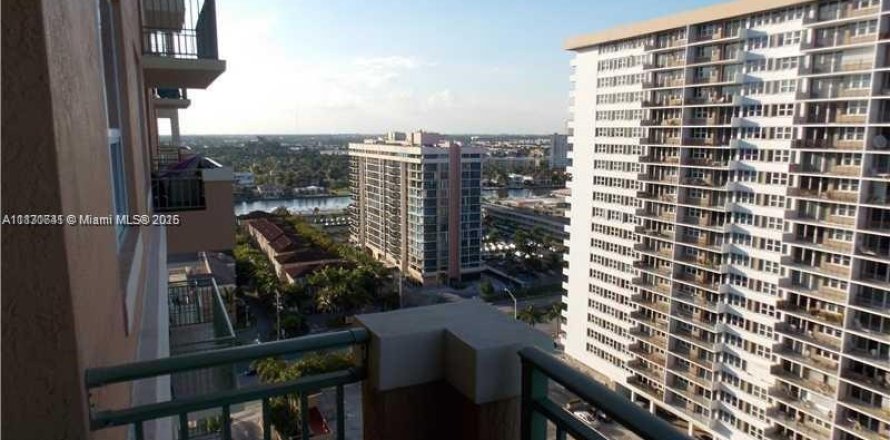 Condo à Hallandale Beach, Floride, 2 chambres  № 1806218