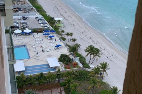 Copropriété à louer à Hallandale Beach, Floride: 2 chambres, 92.9 m2 № 1806218 - photo 15